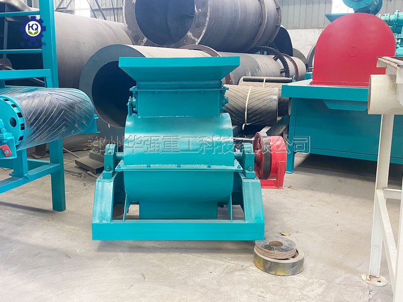 尿素粉碎機(jī).jpg